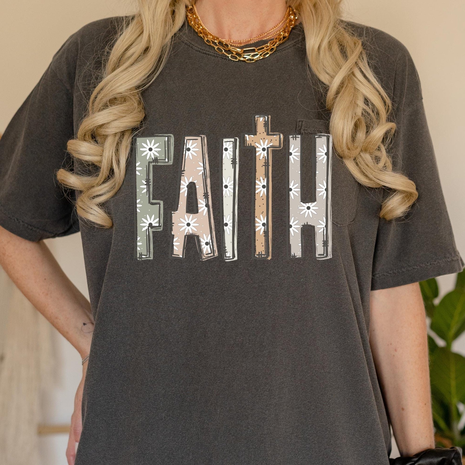 Daisy Design Christian T-Shirt for Women – Colorful Faith Tee with Floral Inspiration & Spiritual Gift Idea