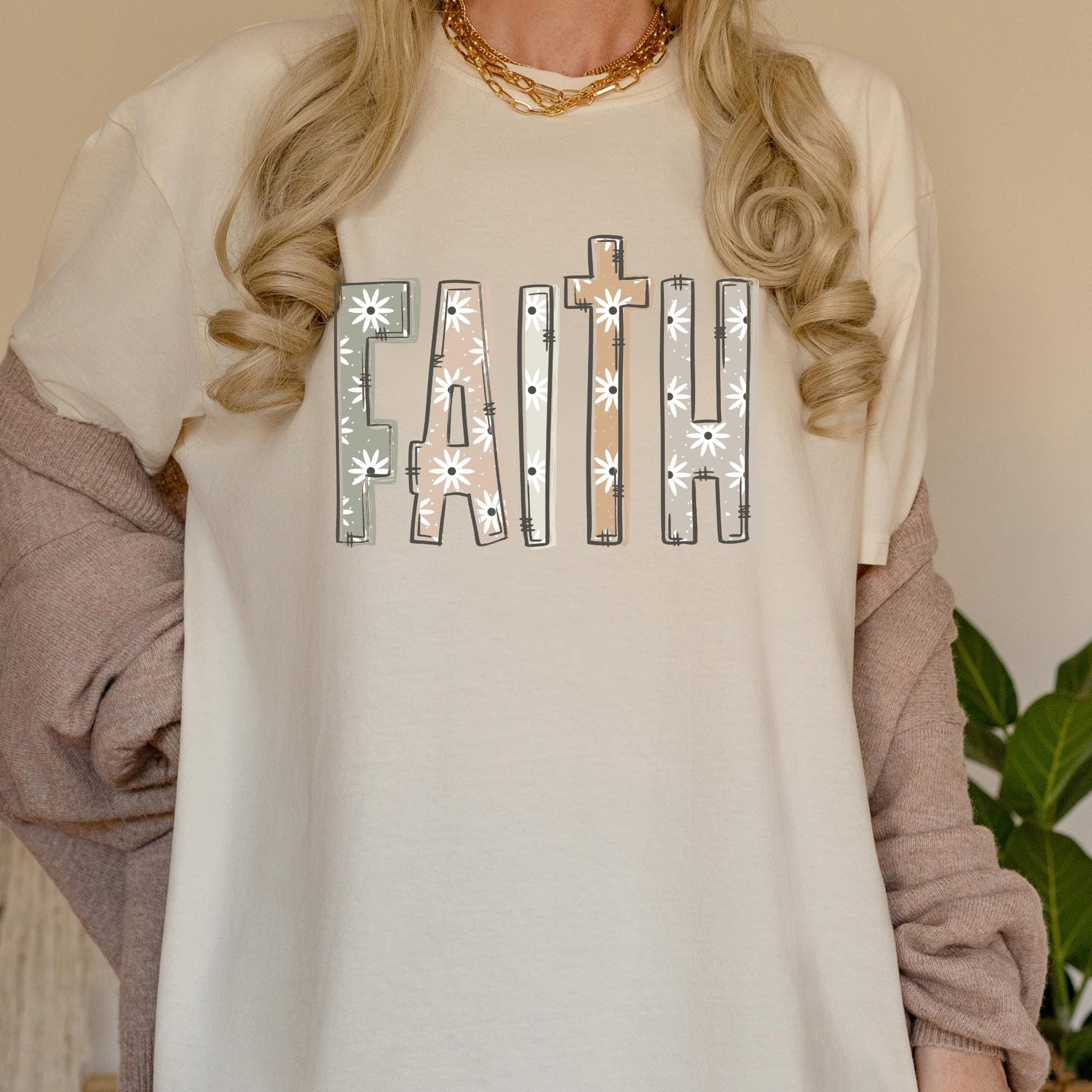 Daisy Design Christian T-Shirt for Women – Colorful Faith Tee with Floral Inspiration & Spiritual Gift Idea